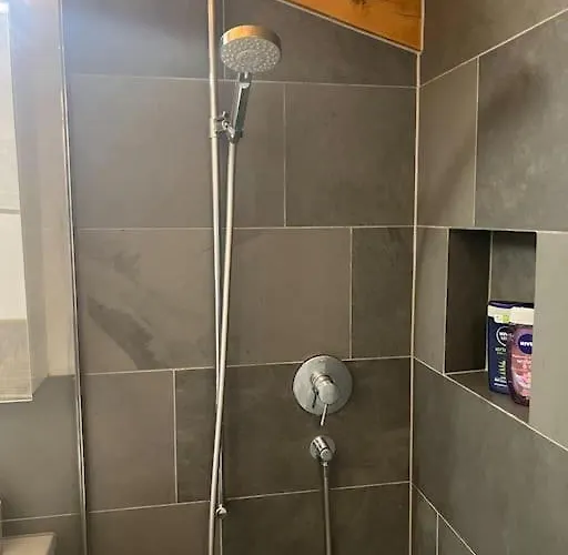 Modern 2 Bedroom In Daire Laax